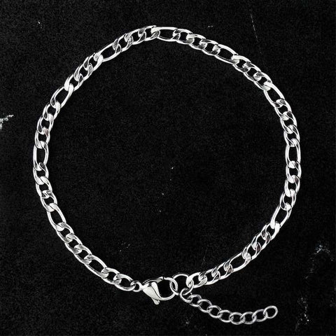 Our Silver Figaro Chain Bracelet features our premium silver figaro chain and signature polished silver plate, engraved with RG&B.
