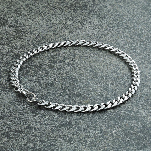 Our Silver Cuban Chain Bracelet features our premium silver cuban chain and signature polished silver plate, engraved with RG&B.