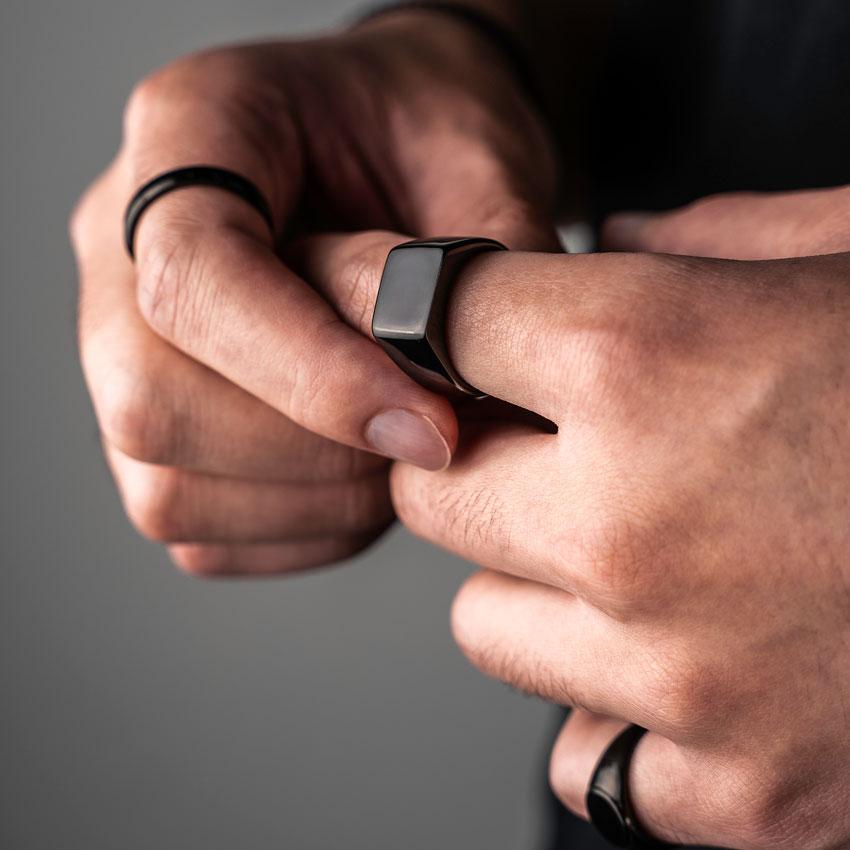 Solid Signet Ring in Black