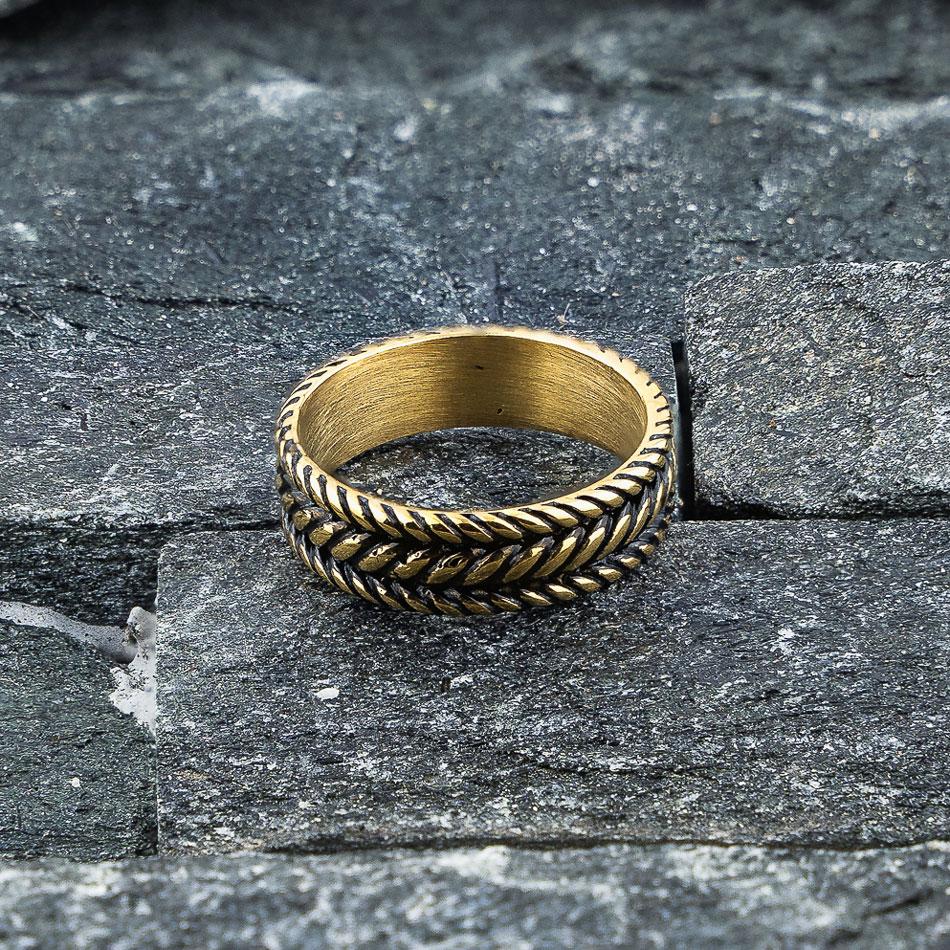 Our Weave Ring in Gold & Black has been crafted to be worn on a day-to-day basis or even as a statement finishing piece.