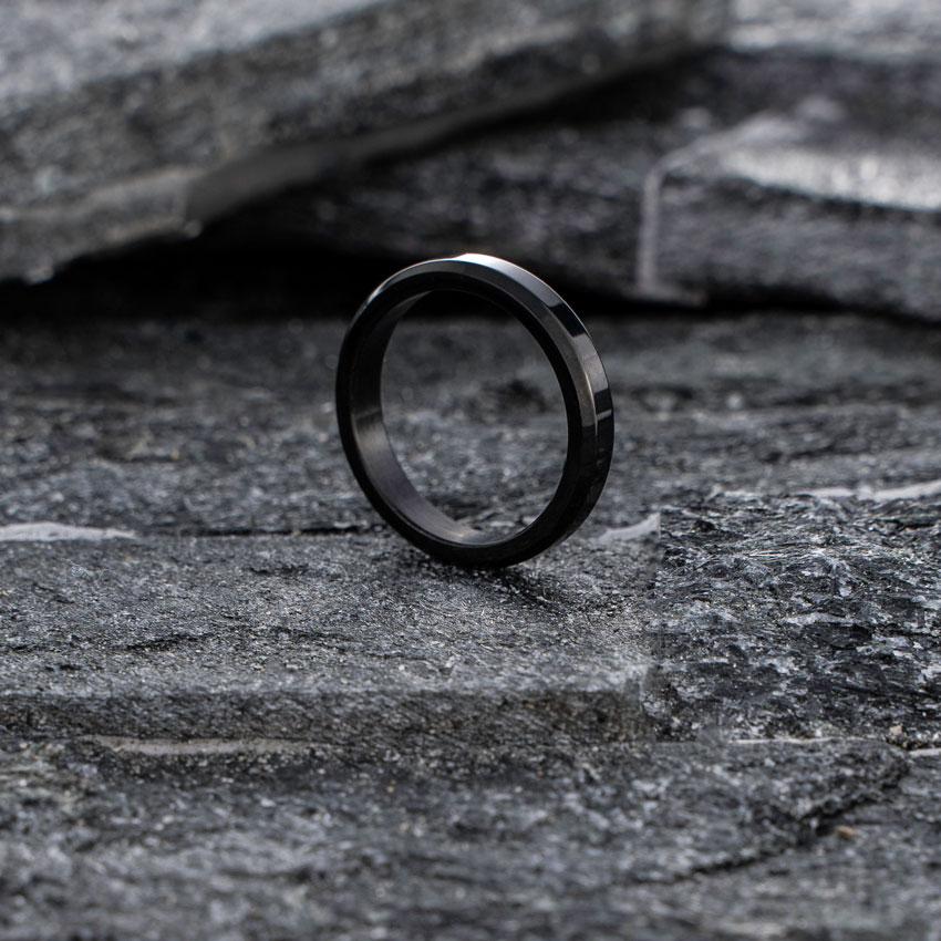 Minimal Black Men’s Ring