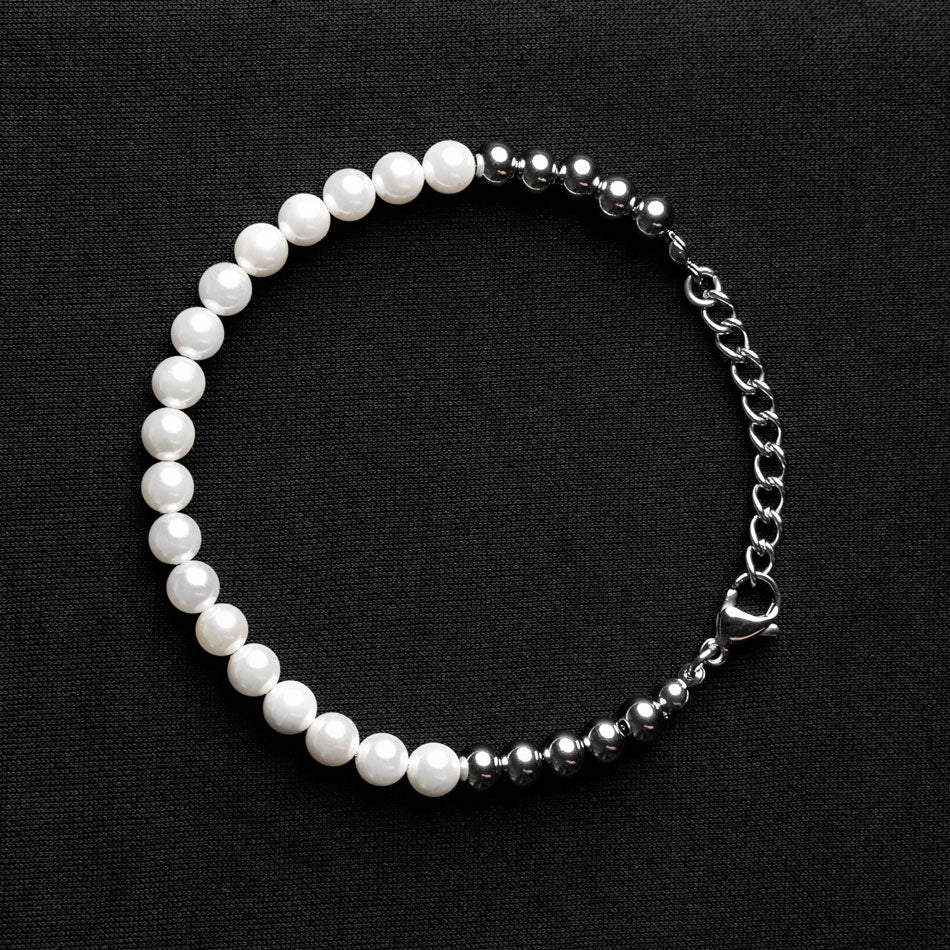 Our Pearl & Silver Bead Bracelet has been crafted using both polished white pearls and silver beads.