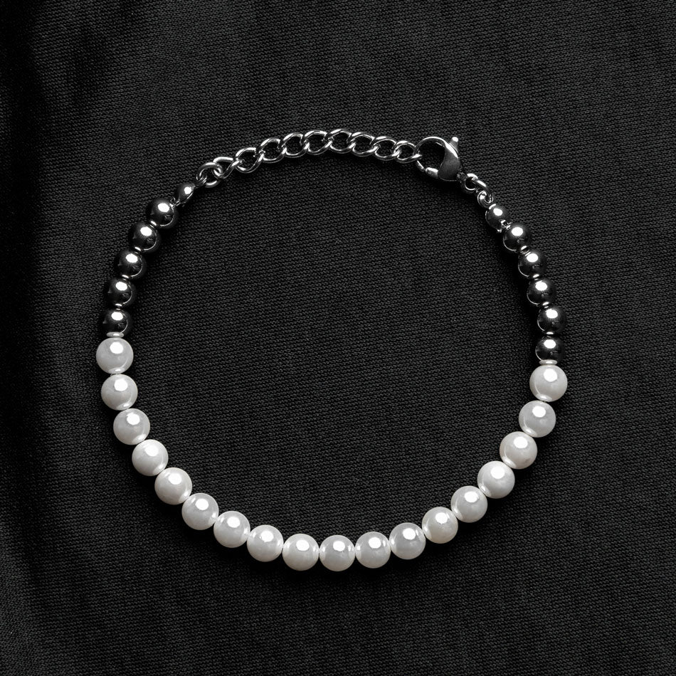 Our Pearl & Silver Bead Bracelet has been crafted using both polished white pearls and silver beads.