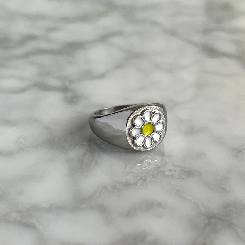 Our Vintage Daisy Signet Ring has been crafted to be worn on a day-to-day basis or even as a fun statement piece for when you're out and about.